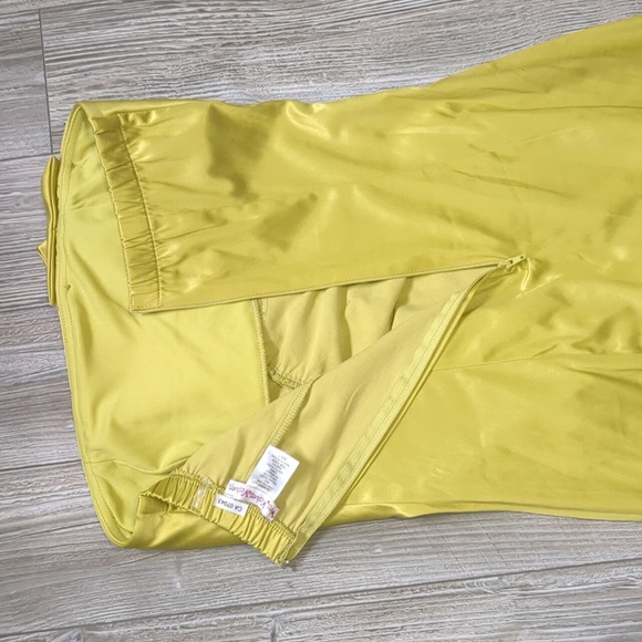 LAST CHANCE! Silk Ruffle Green Dress Size 7 - Picture 3 of 4